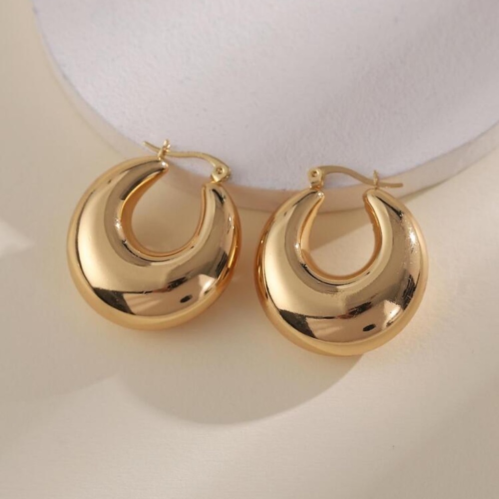 NWOT….Chunky Teardrop Round Thick
Hollow 14K Yellow Gold Plated Hoops☑️ - Picture 3 of 4